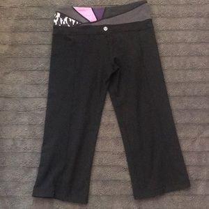 Lululemon reversible groove crops size 6 purple/grey/black